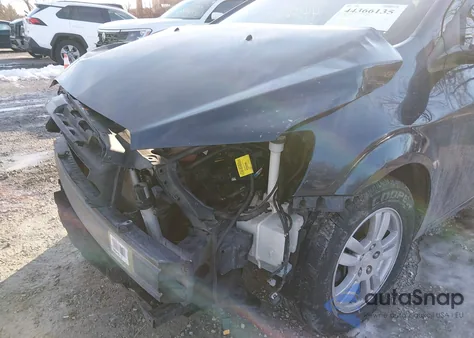 2015 Chevrolet Sonic Lt Auto z USA, uszkodzony, nr VIN 1G1JC5SB9F4181956